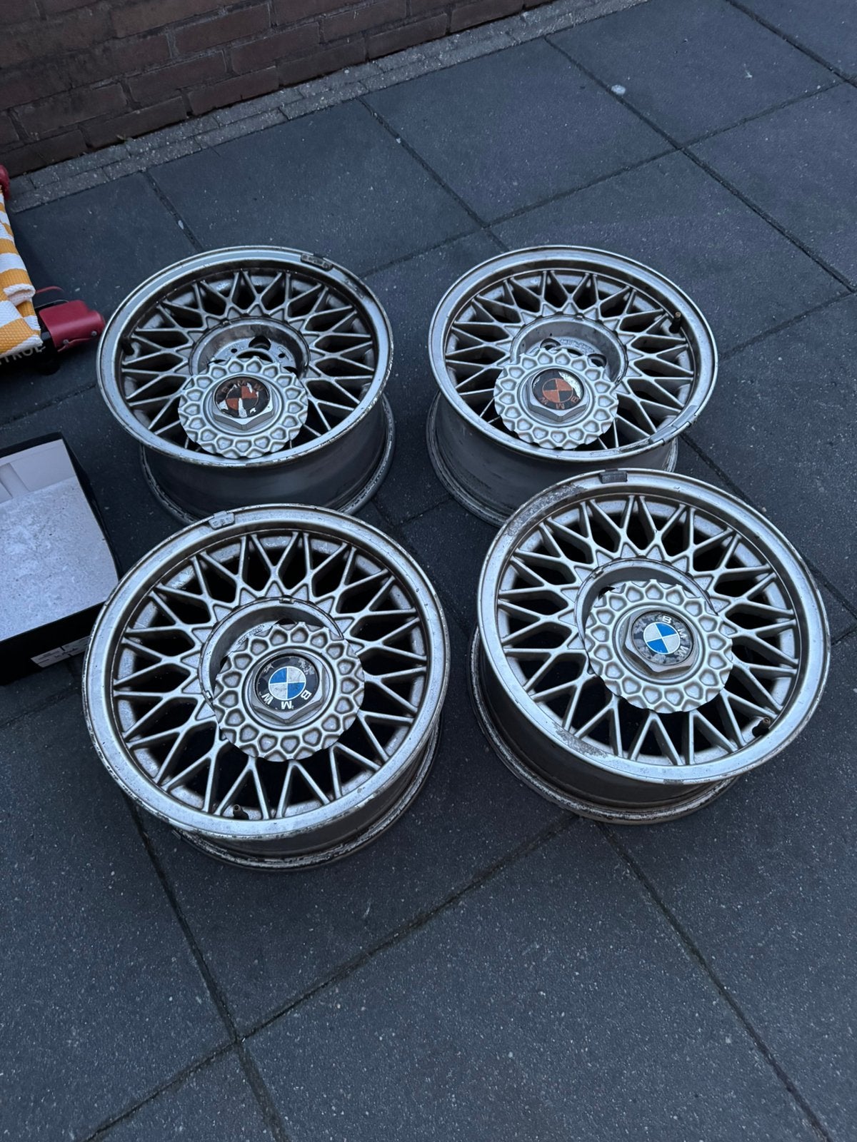 BMW e30 BBS orig. velgen met deksels 15 inch 4x100  et 24, Ophalen, 15 inch, Velg(en), 195 mm