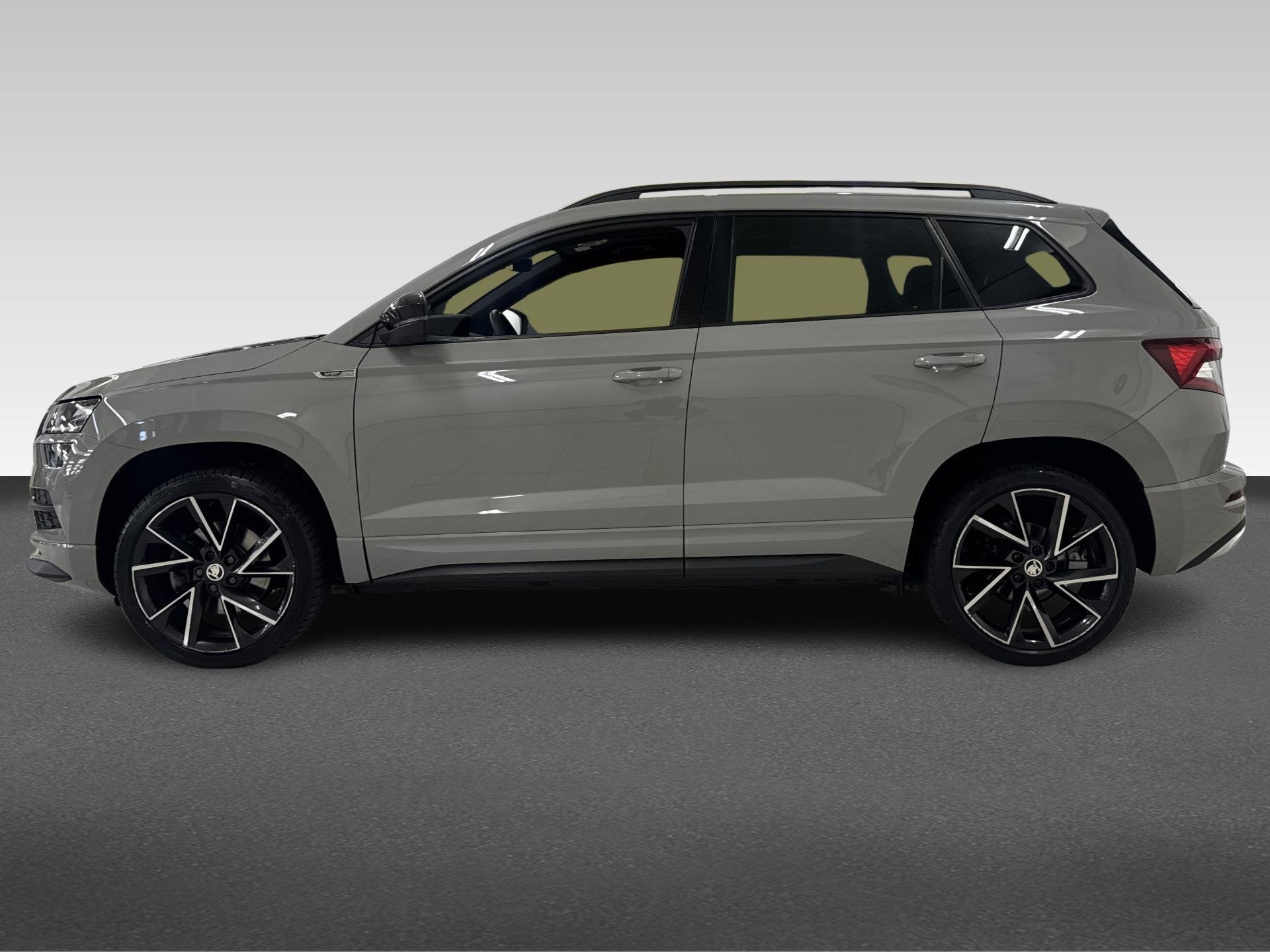 Skoda Karoq 1.5 TSI ACT Sportline Business, Auto's, Automaat, 4 cilinders, 700 kg, Bedrijf