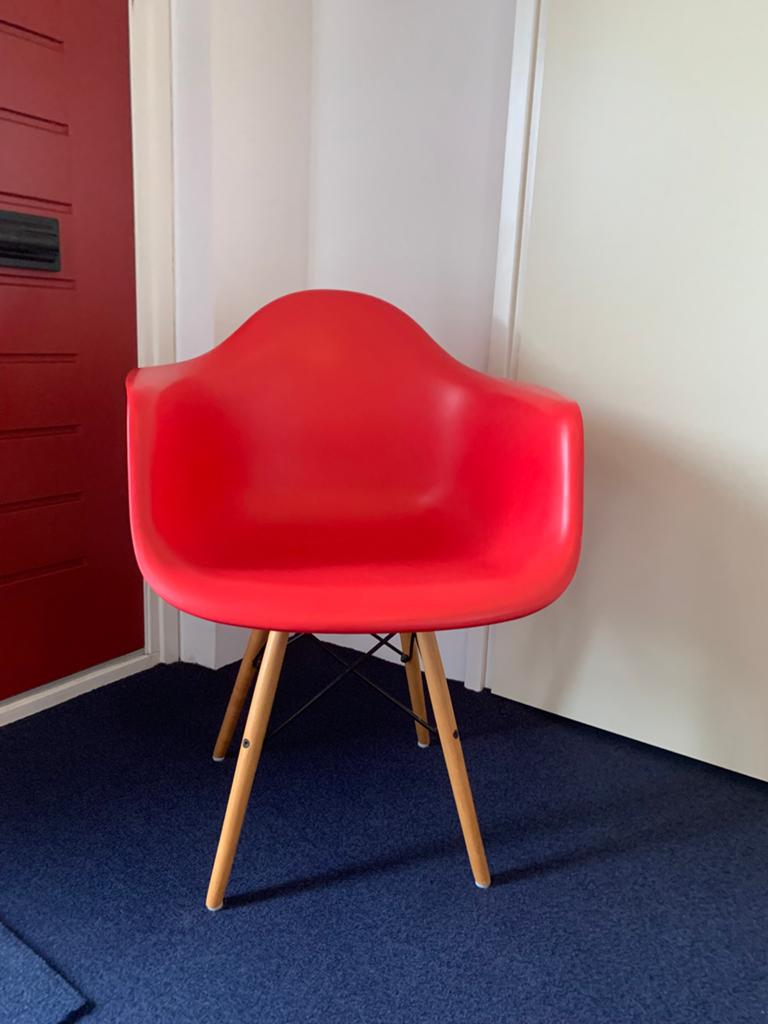 Rode stoel domini design, Ophalen, Zo goed als nieuw, Rood, Eén