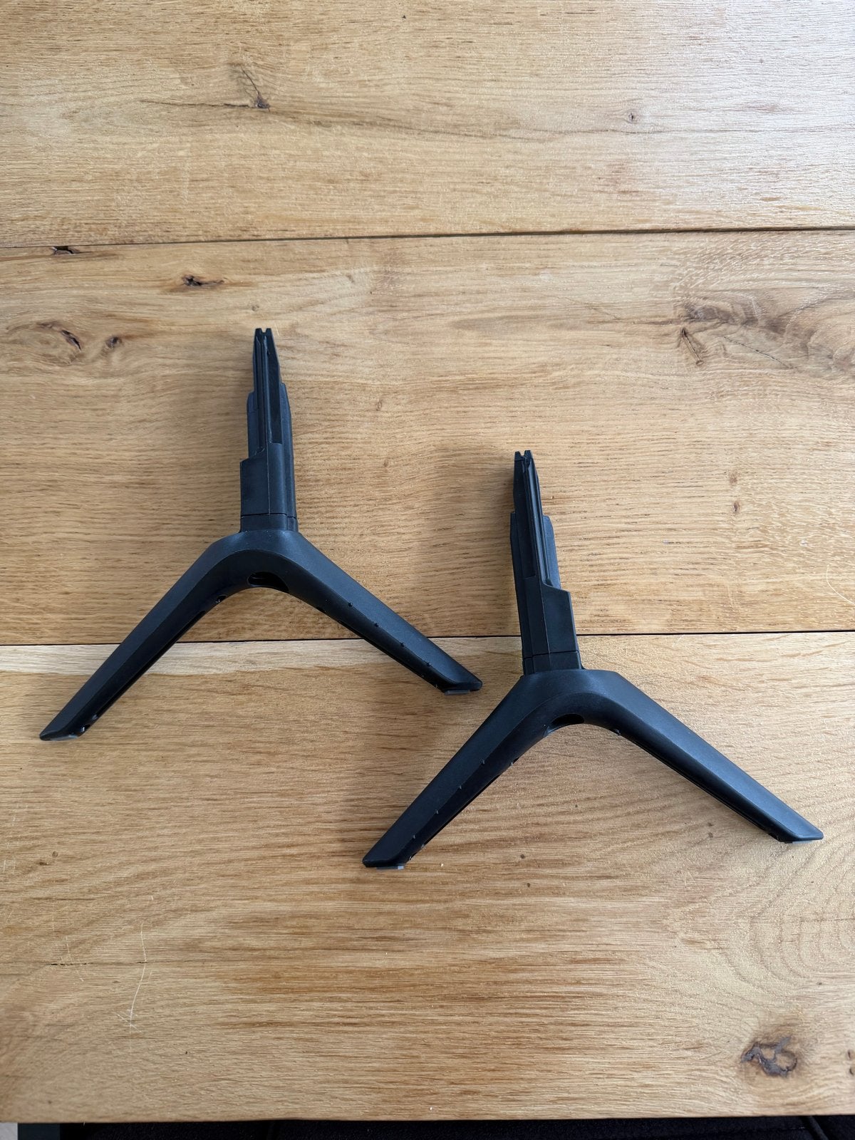 TV-standaarden voor Samsung TV (set van 2), Ophalen of Verzenden, Zo goed als nieuw
