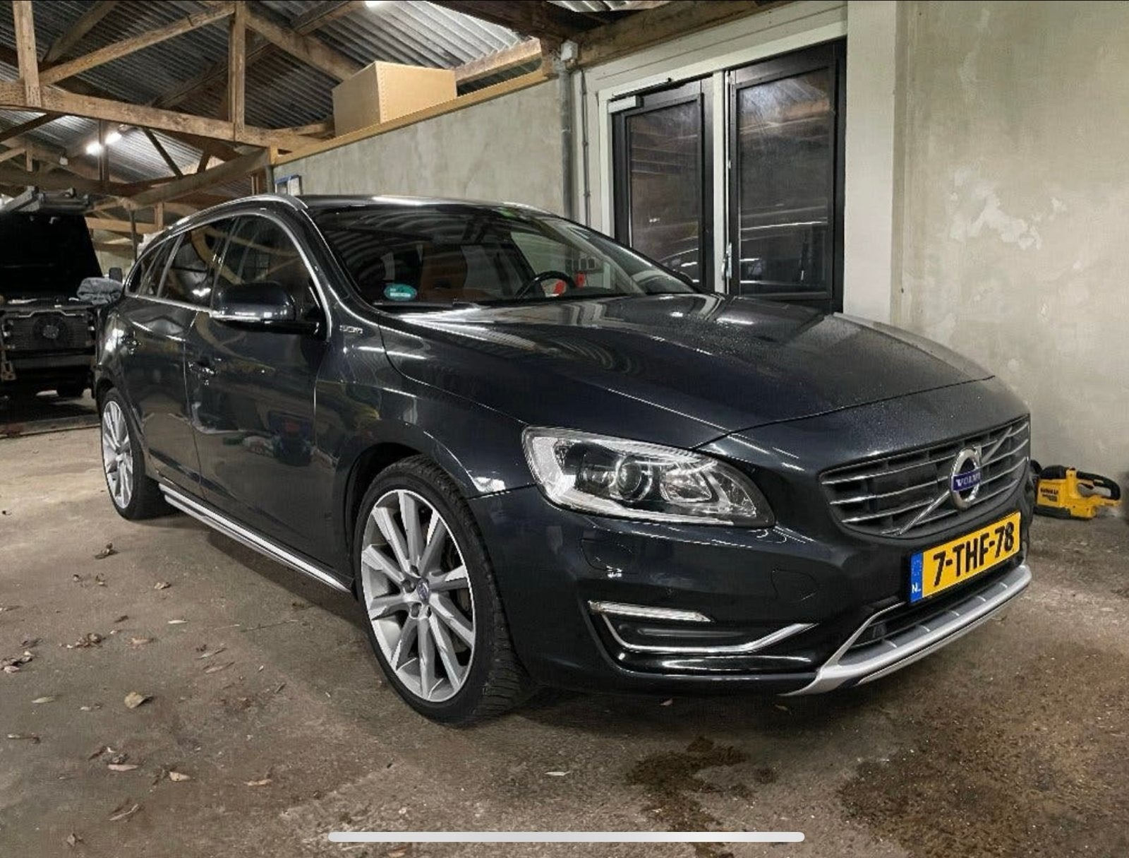 Volvo V60 D6 215pk Plug-in Hybrid 2014 Grijs, 1849 kg, 1800 kg, Particulier, Te koop
