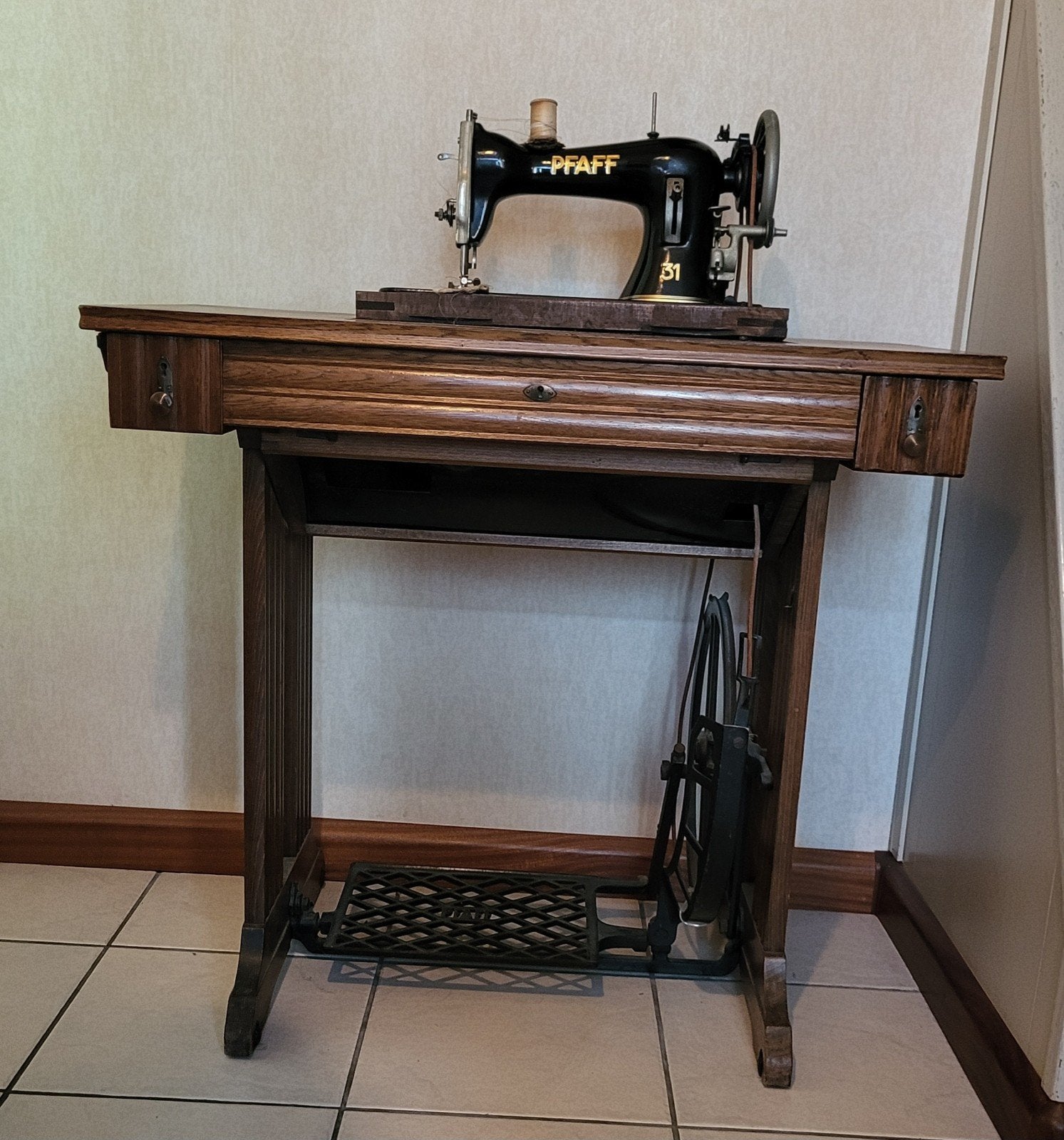 Naaimachine Pfaff 31 (trapnaaimachine), Ophalen