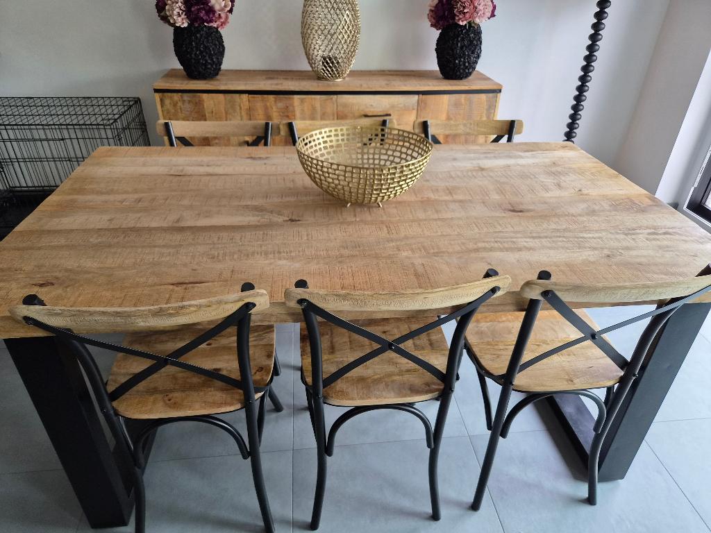 Complete eetkamer in massief mangohout, Huis en Inrichting, Complete eetkamers, Ophalen, Zo goed als nieuw