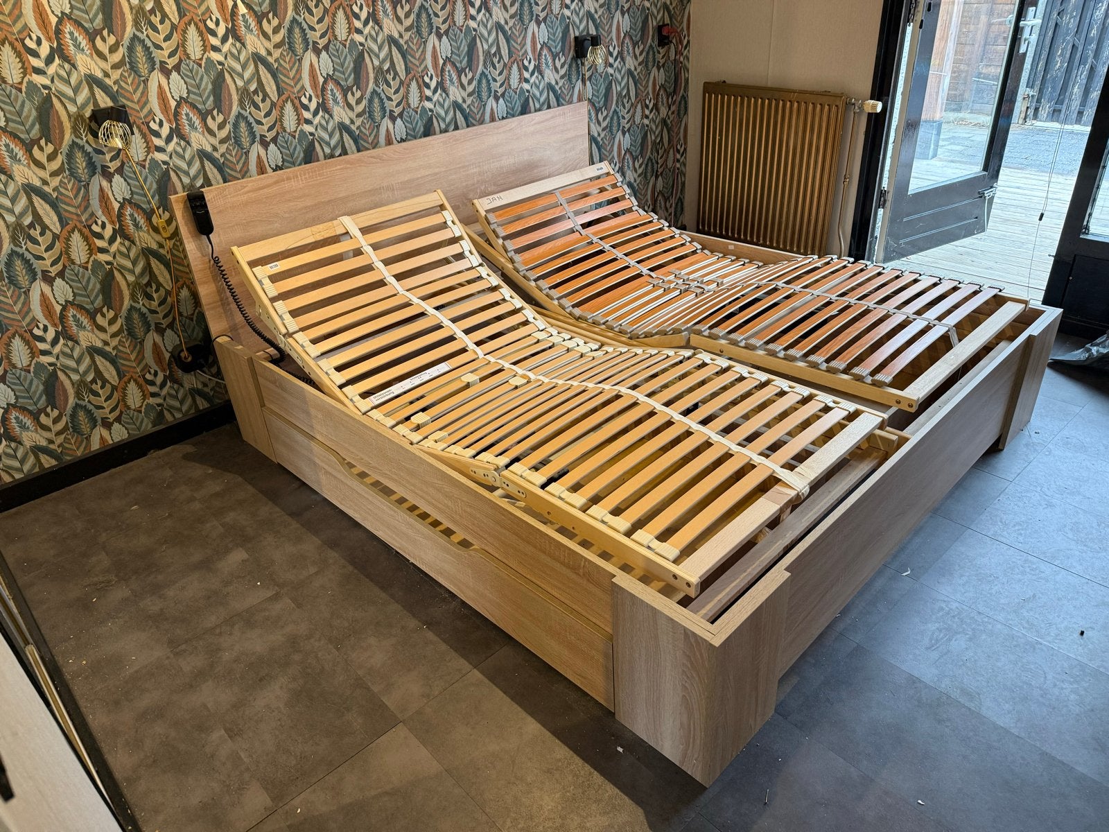 Elektrisch verstelbaar ledikant tweepersoonsbed 2x 90x200, Ophalen, Bruin, Tweepersoons, 180 cm