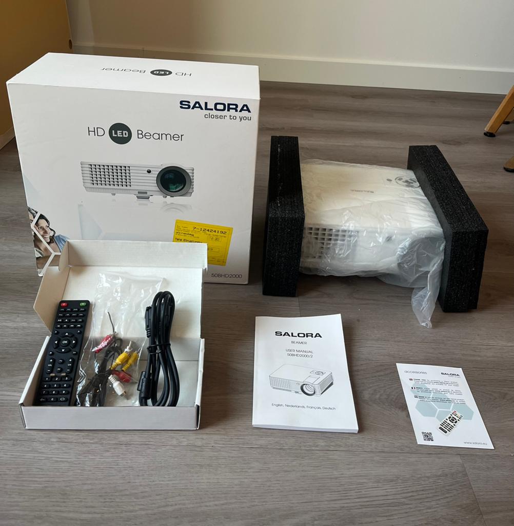 Salora50BHD2000 beamer kan een beeld van 140inch projecteren, Ophalen of Verzenden, Zo goed als nieuw, LED