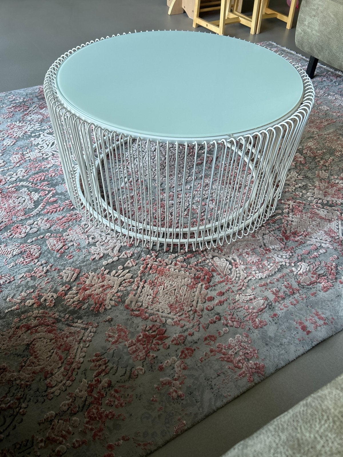 Moderne ronde salontafel met glazen blad - merk: Kare Design, Huis en Inrichting, Ophalen, Gebruikt, Rond, 50 tot 100 cm