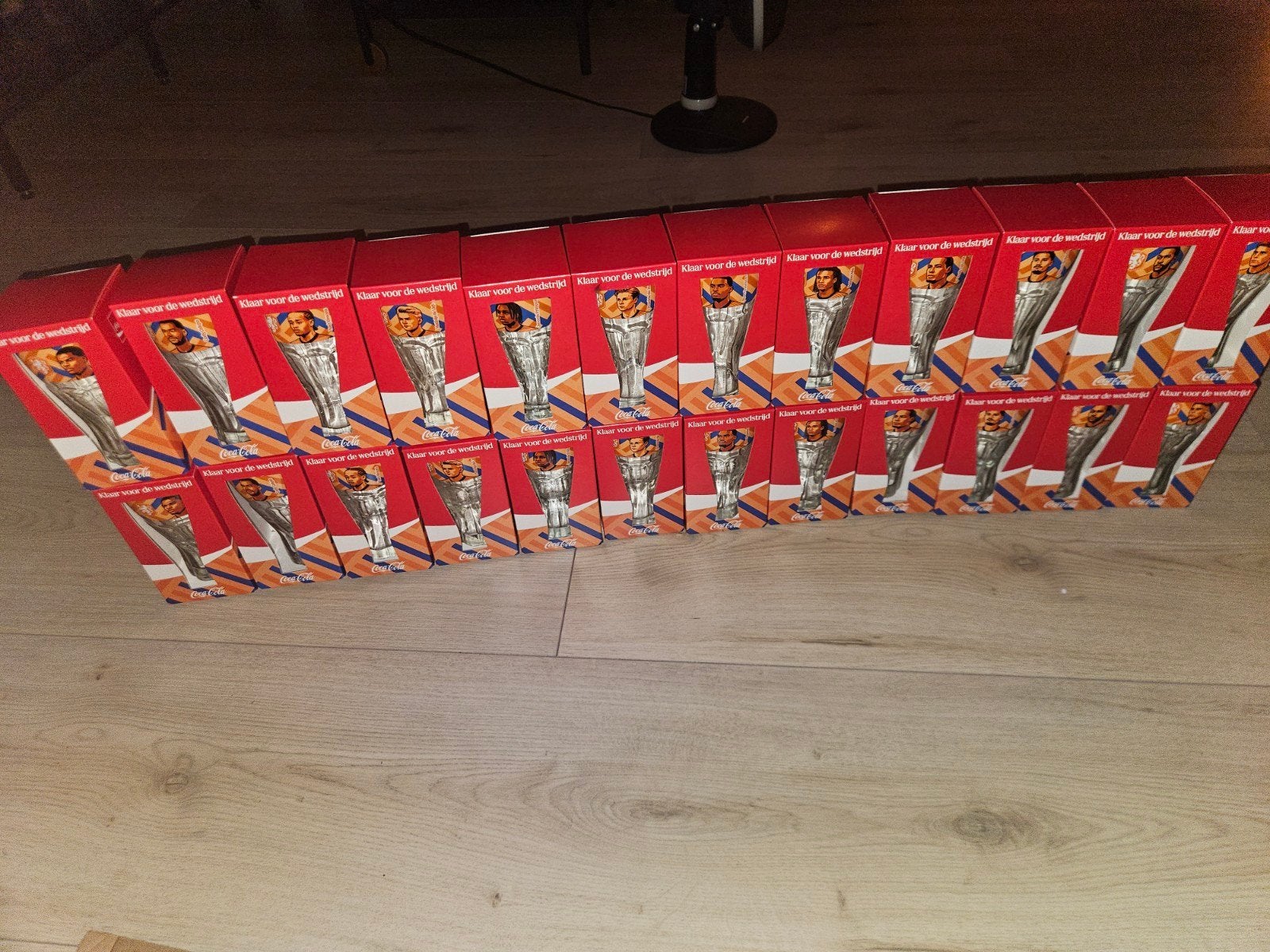Coca-Cola Glazen Oranje WK Voetbal (Nieuw in doos), Nieuw, Ophalen of Verzenden, Meerkleurig, Overige merken
