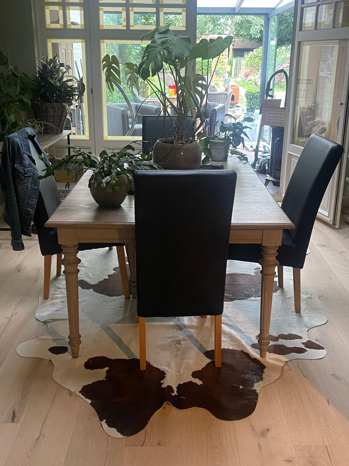 Set van 4 zwarte eetkamerstoelen met houten poten, Ophalen, Gebruikt, Zwart, Vier