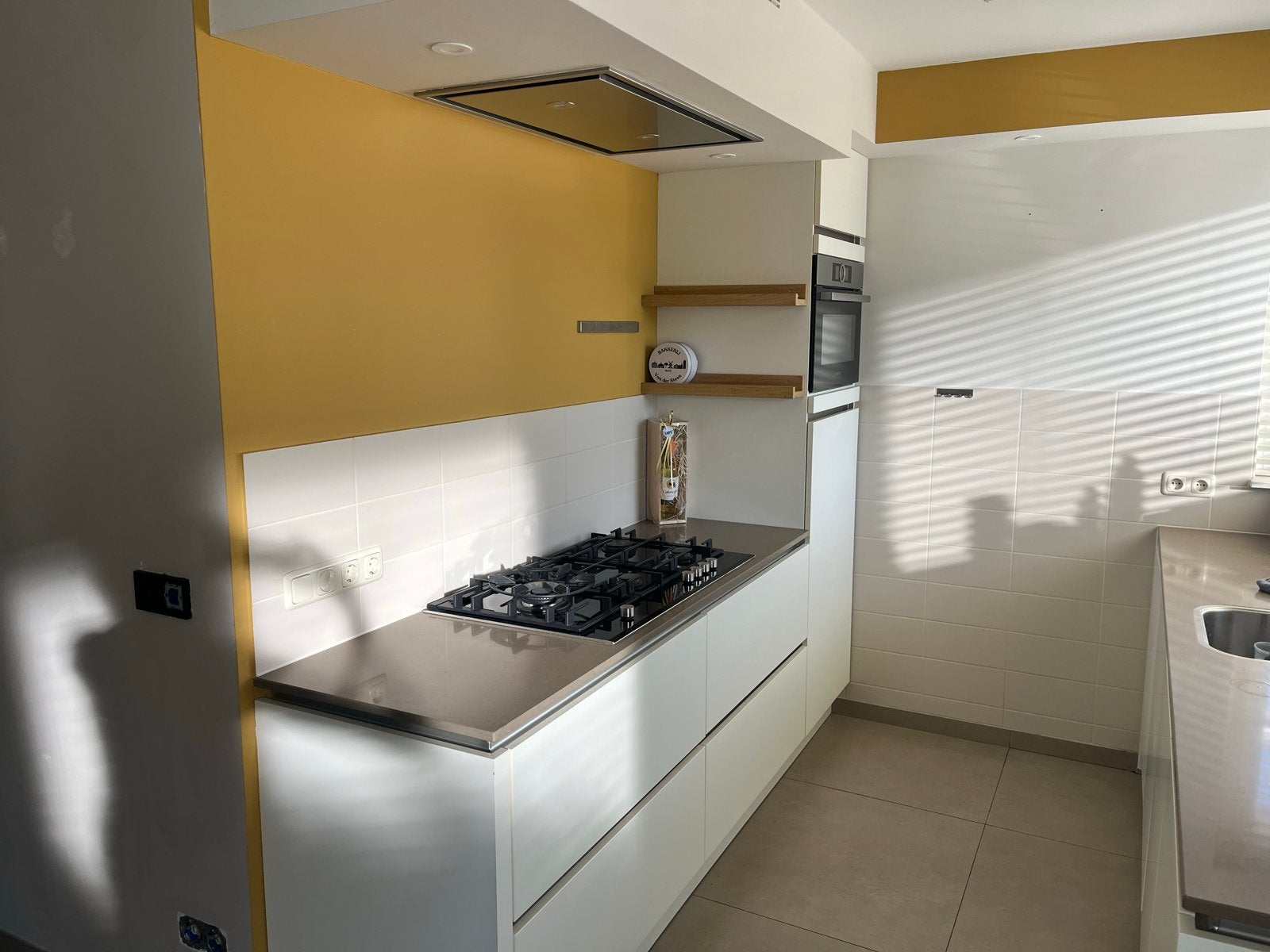 Nette keuken met vaatwasser, combi oven en afzuigkap., Ophalen, Gebruikt, Wit, Enkelwandige keuken