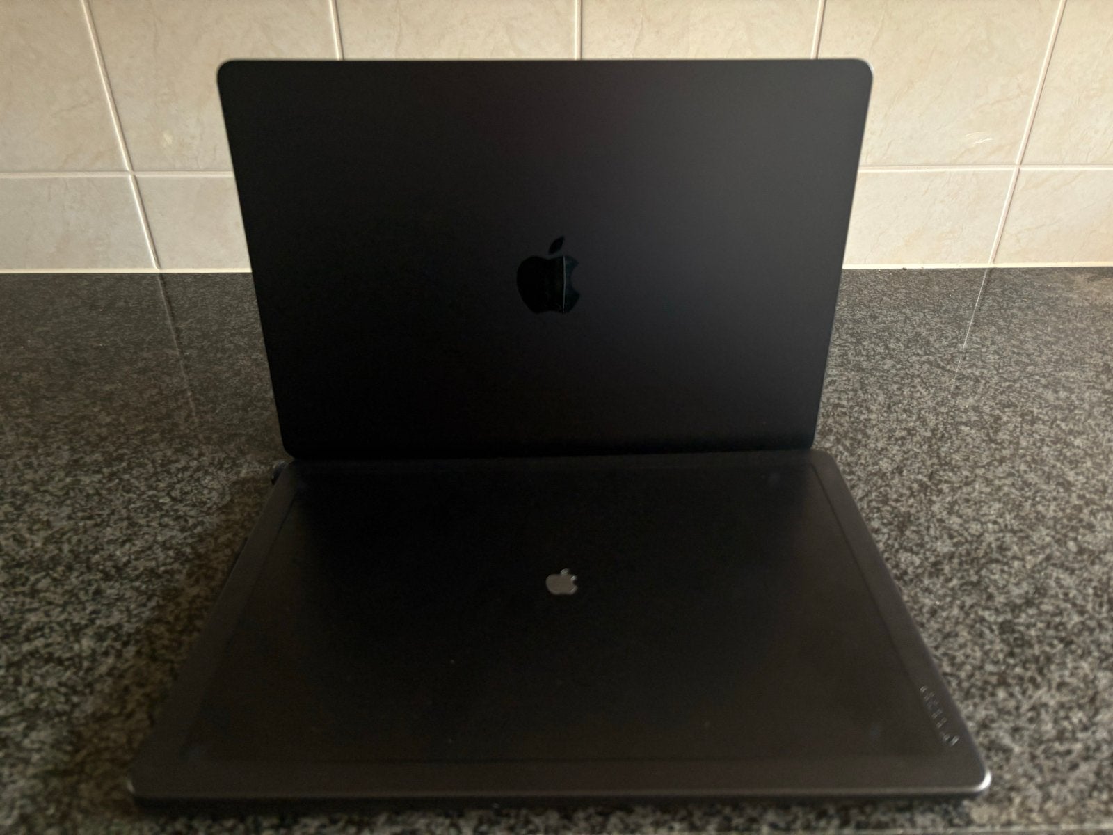 MacBook Air 15 inch A3114, 512GB SSD Zwart met accessoires, Computers en Software, Apple Macbooks, Gebruikt, 15 inch, 512 GB, Ophalen of Verzenden