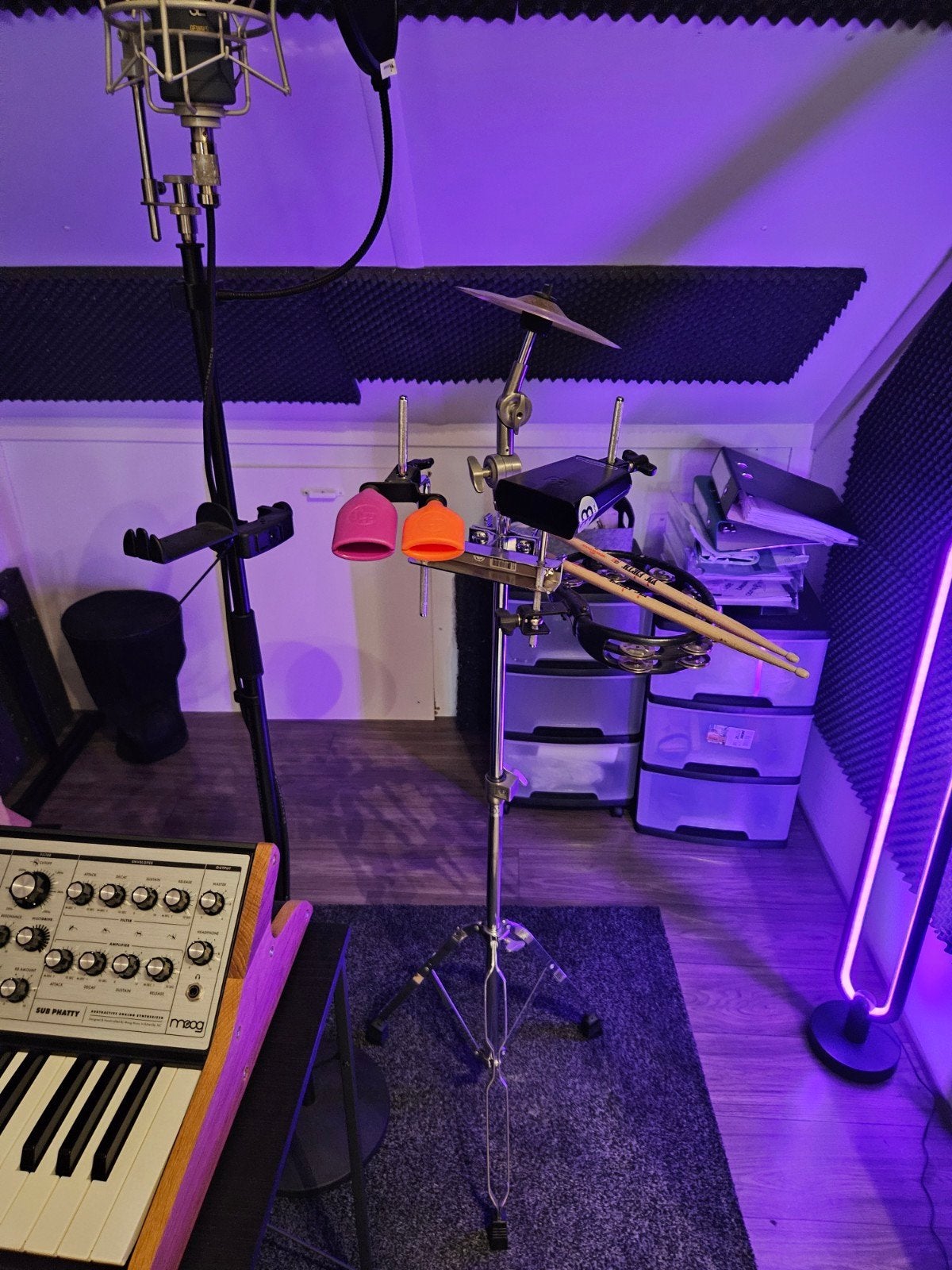 Latin percussie set met crash, drumstokken en statief, Ophalen of Verzenden