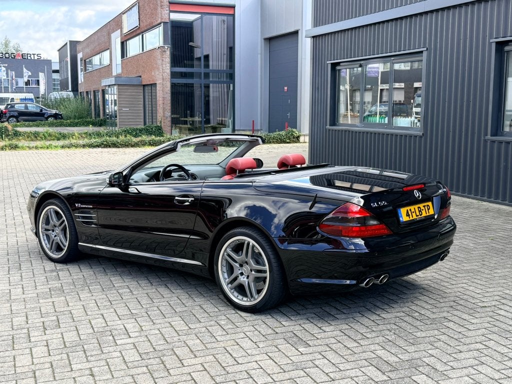 Mercedes SL55 AMG R230 (2002) | NL-auto | Zwart | Rood Leder, Auto's, Automaat, Dealer onderhouden, Achterwielaandrijving, 8 cilinders