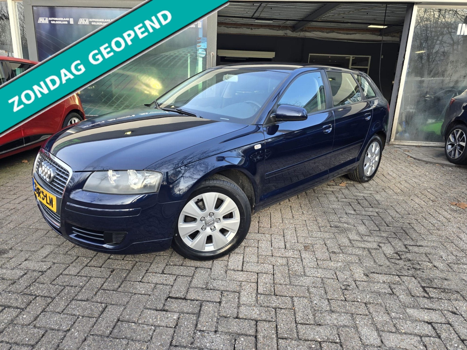 Audi A3 Sportback 1.6 FSI Attraction | NIEUWE APK | AIRCO |, Voorwielaandrijving, Gebruikt, 4 cilinders, Blauw