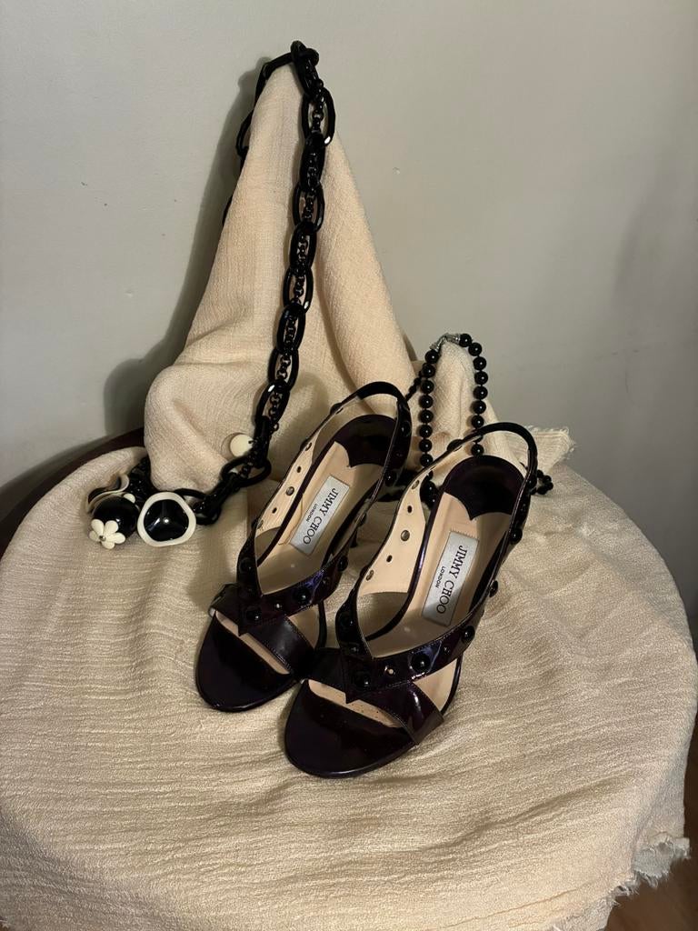 JIMMY CHOO LONDON OPEN PUMP AUBERGINE, Kleding | Dames, Schoenen, Overige kleuren, Verzenden, Zo goed als nieuw, Schoenen met hoge hakken
