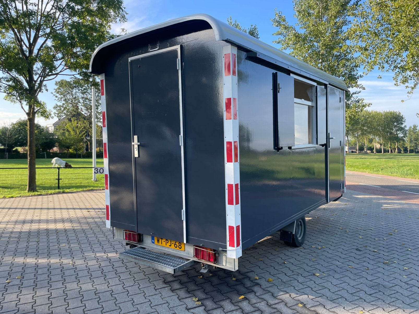 Polyester snelverkeer schaftwagen, Ophalen