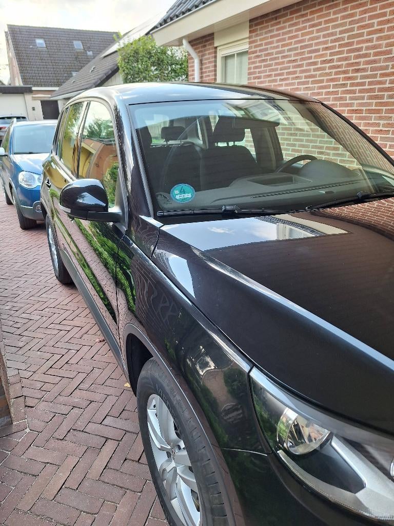 Volkswagen Tiguan 1.4 TSI 90KW BMT 2014 Zwart, Auto's, Zwart, 4 cilinders, 75 €/maand, Handgeschakeld