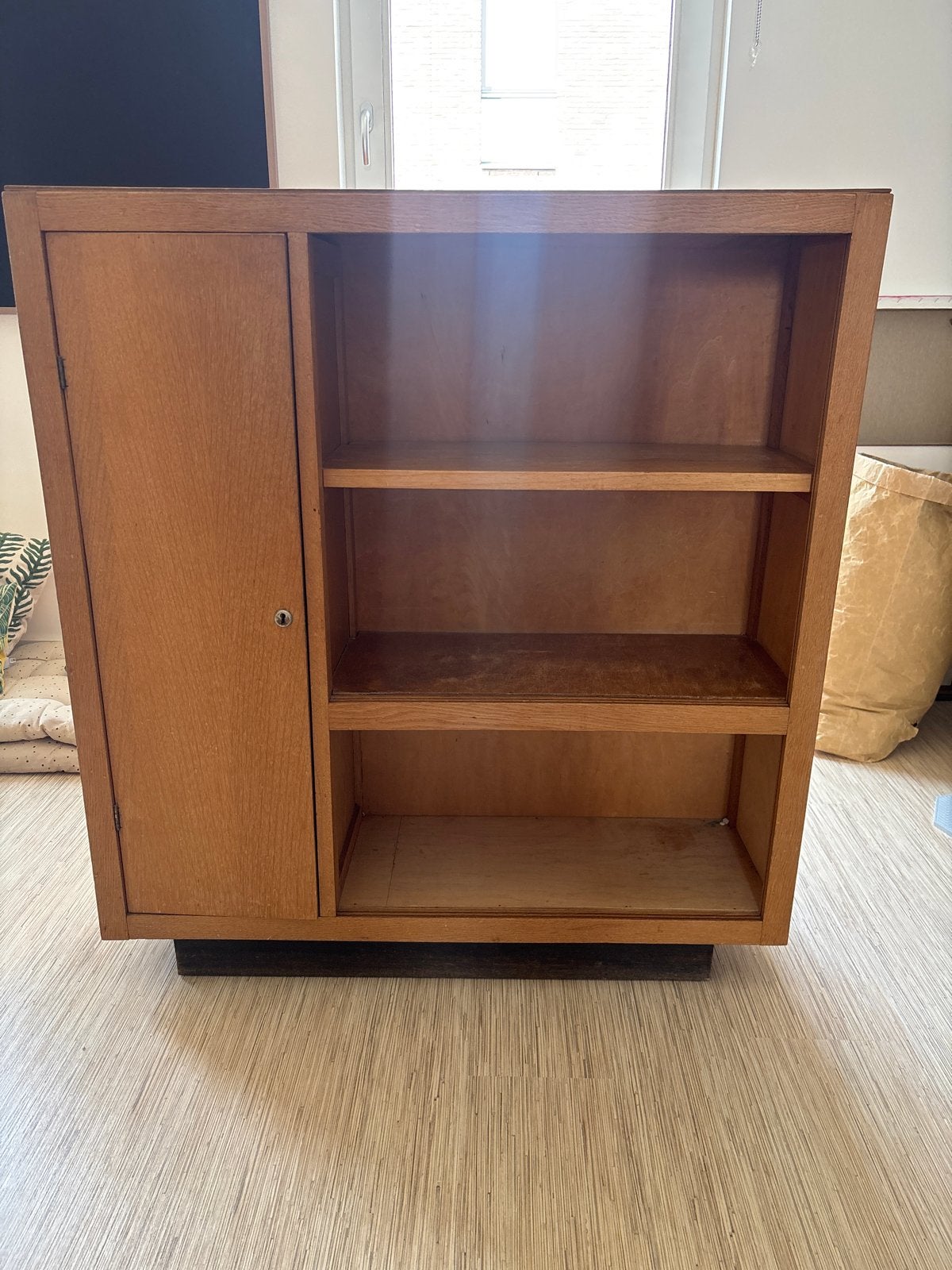 Vintage art deco houten kastje met planken en deurtje, Antiek en Kunst, Antiek | Meubels | Kasten, Ophalen