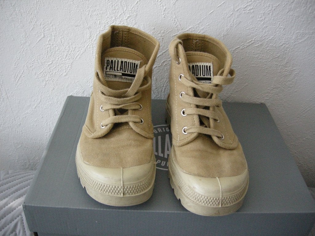 Palladiums ecru canvas - zgan, Ophalen, Beige, Sneakers of Gympen, Zo goed als nieuw