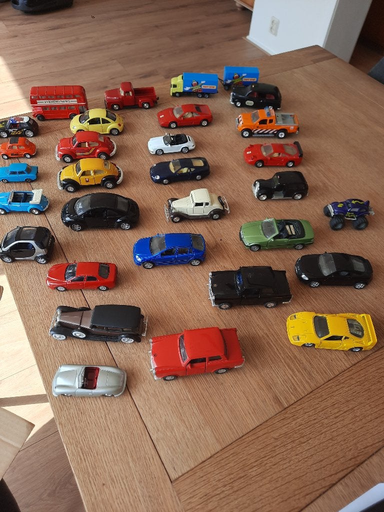 Modelauto's.  32 stuks. O.A. Trabant en VW kevers, Ophalen of Verzenden, Nieuw, Auto, Overige merken