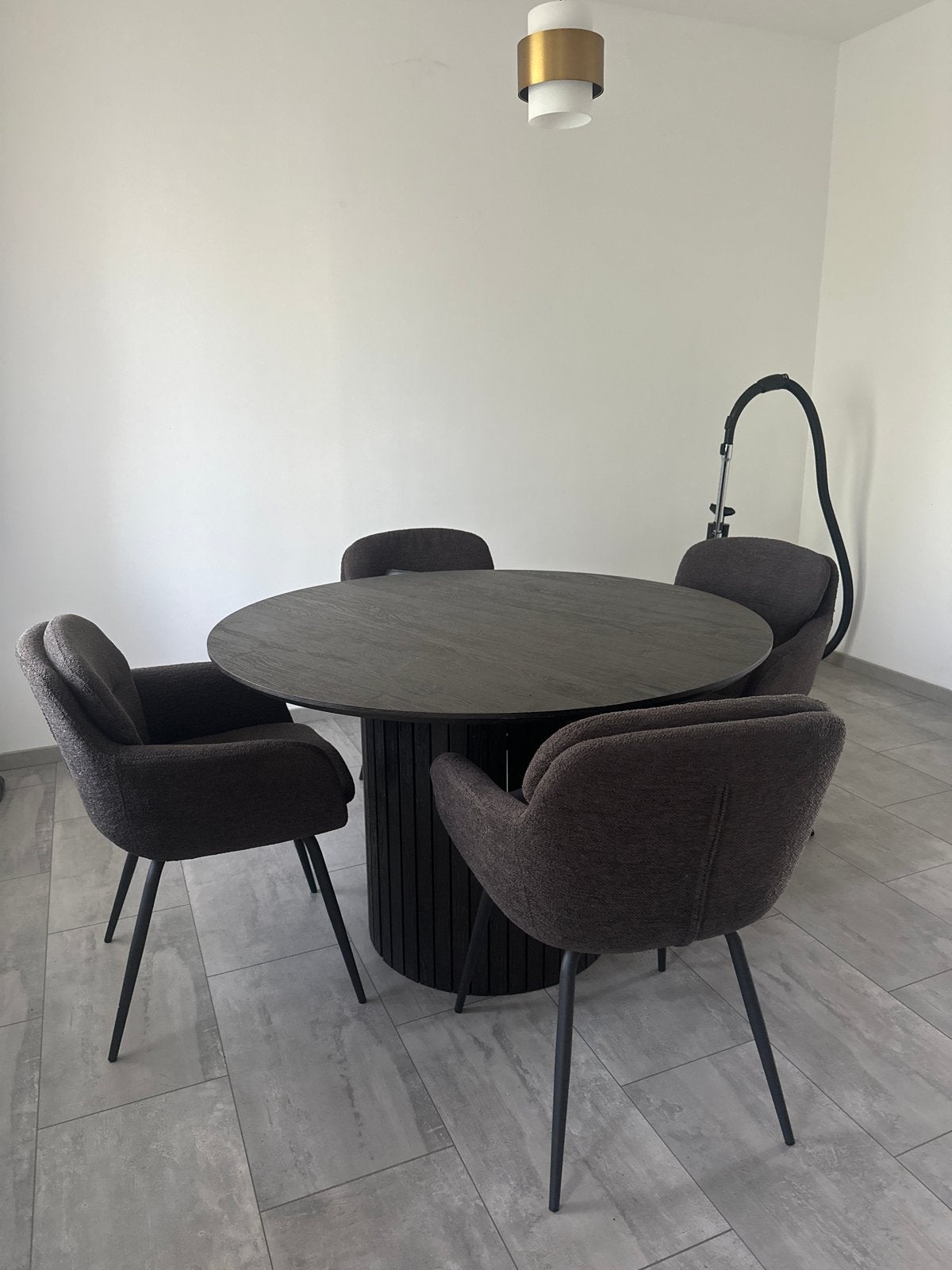 Moderne ronde eettafel met 4 stoelen, Ophalen, 100 tot 150 cm, Rond, Zo goed als nieuw