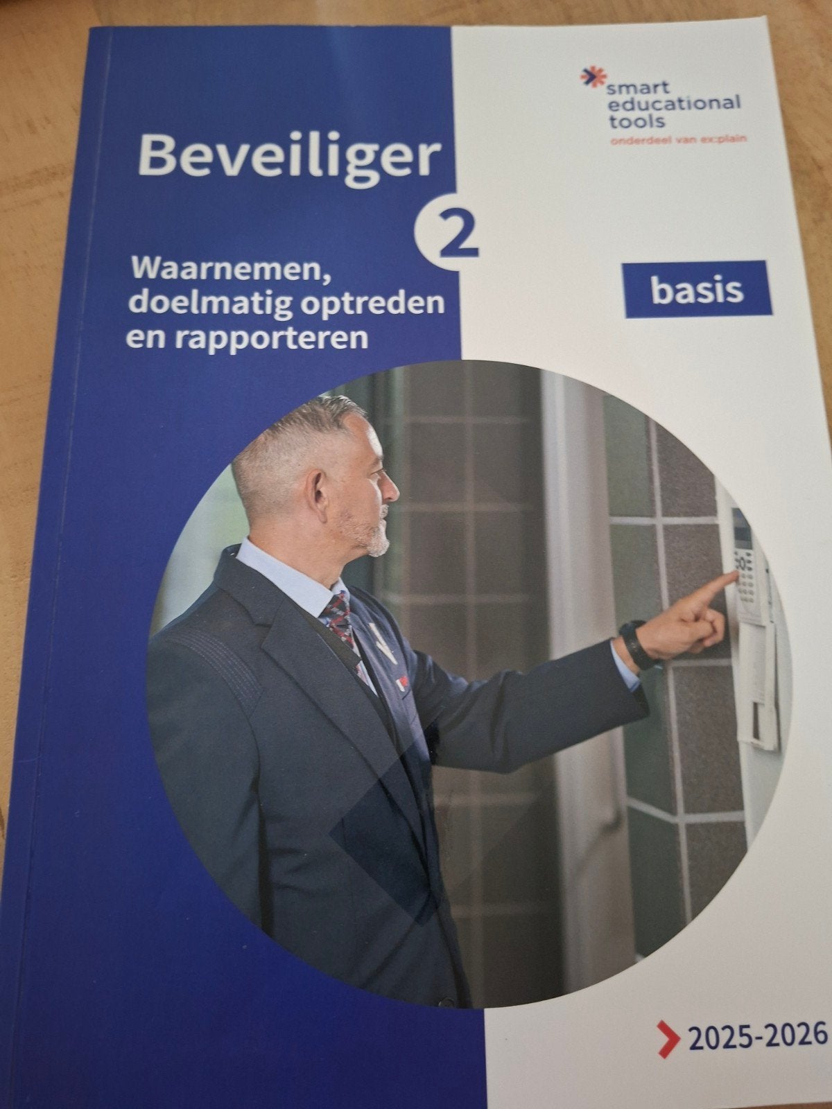Beveiliger 2: Waarnemen, doelmatig optreden en rapporteren, Boeken, Studieboeken en Cursussen, Zo goed als nieuw, MBO, Ophalen of Verzenden