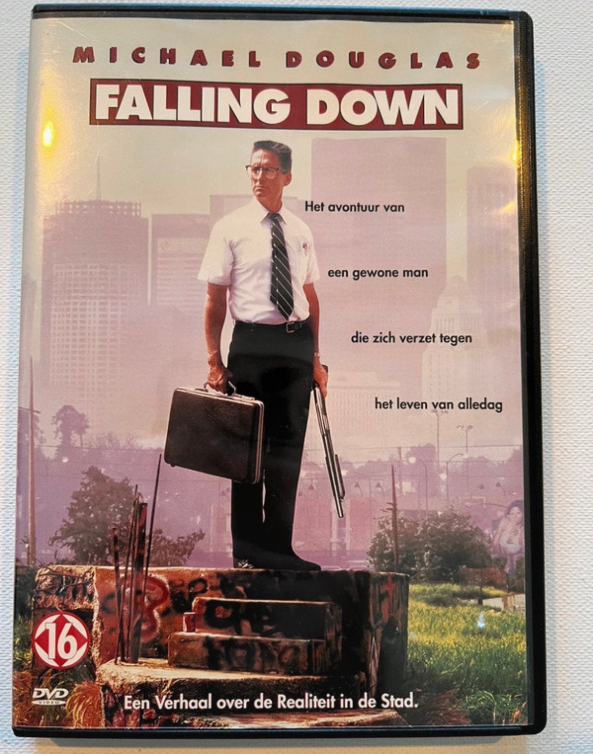 Falling down, Alle leeftijden, Verzenden, Zo goed als nieuw, Actiethriller