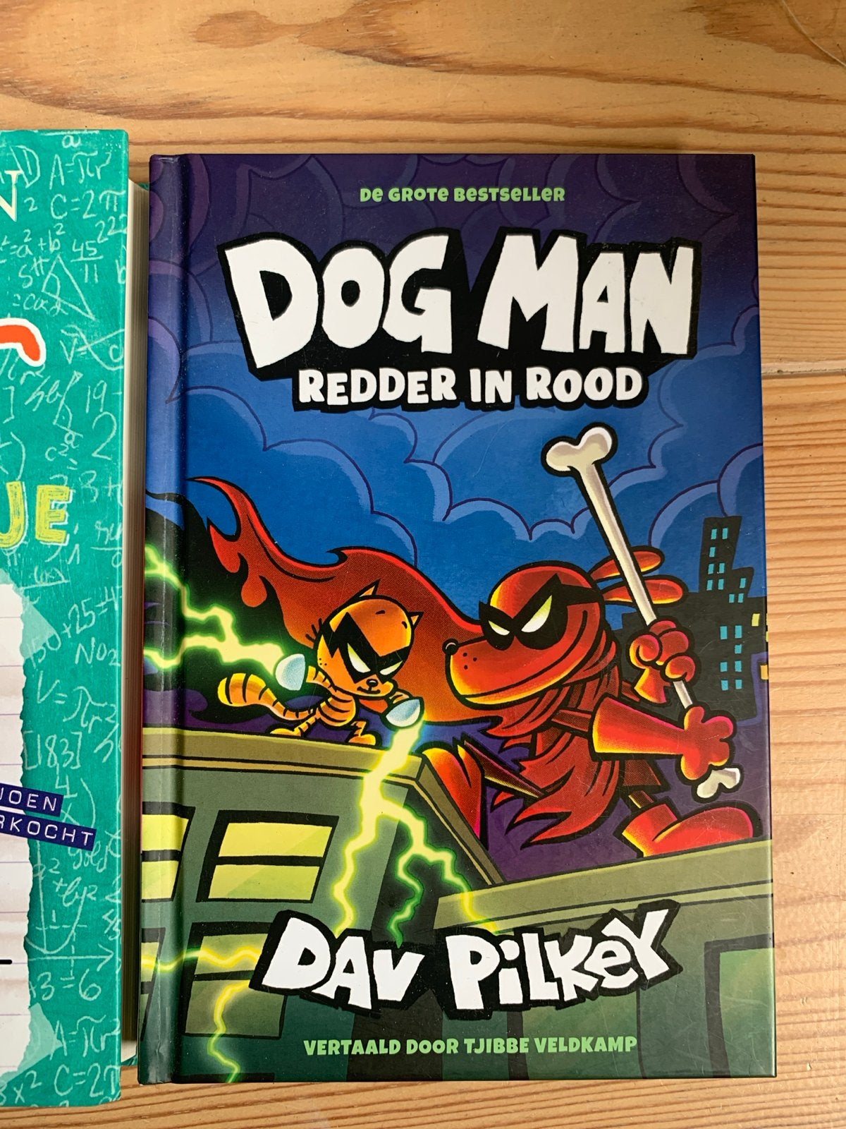 Dog Man: Redder in Rood - Dav Pilkey (Kinderboek), Boeken, Ophalen of Verzenden, Nieuw, Fictie