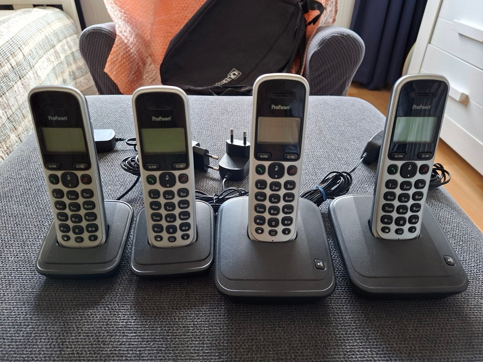 Profoon PDX-6800 DECT telefoonset met 4 handsets, Telecommunicatie, Ophalen of Verzenden, Gebruikt, 4 handsets of meer