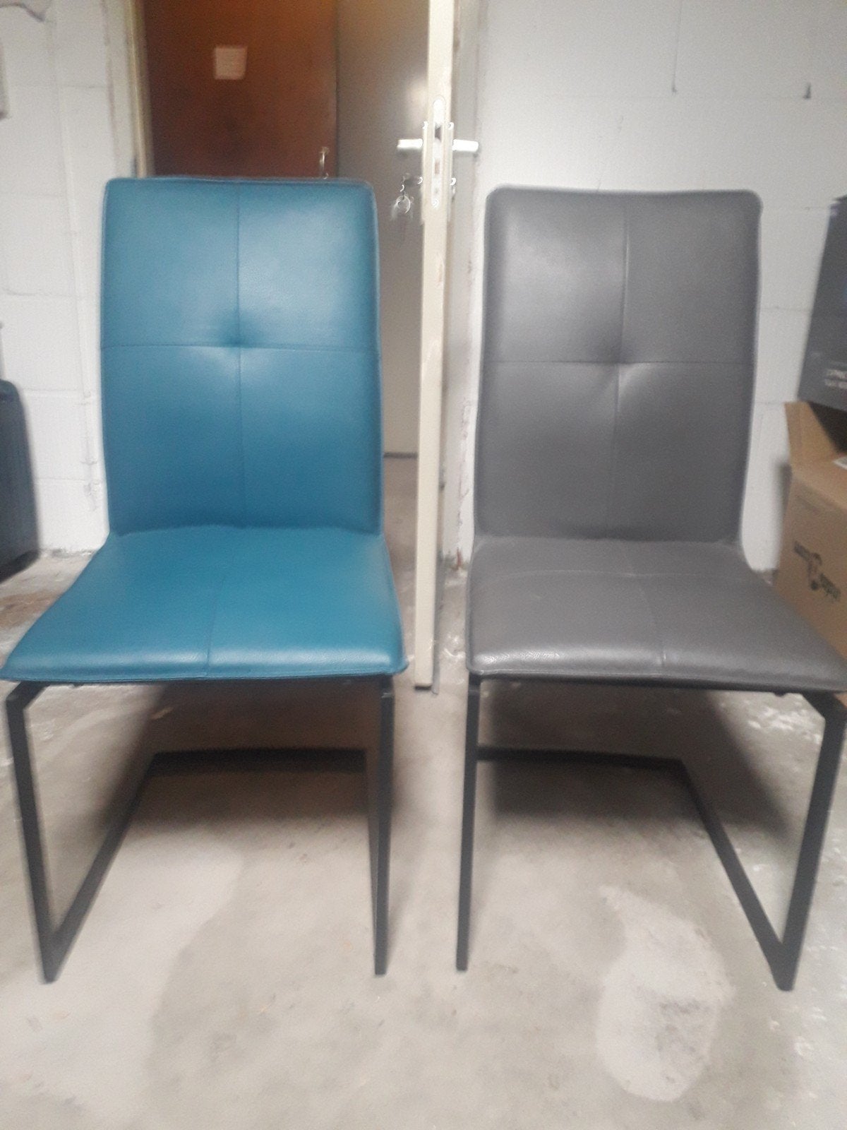 Stoelen als nieuw, Ophalen