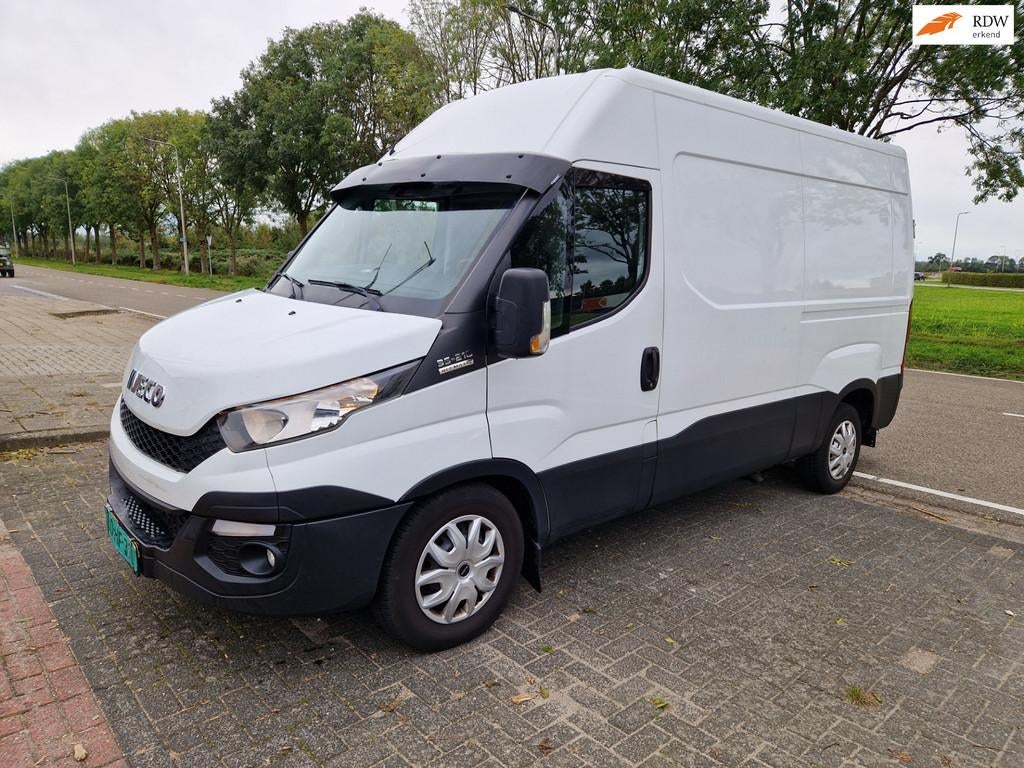 Iveco Daily 35S21V 3.0 352 H1, Auto's, Bestelauto's, Automaat, Euro 5, Gebruikt, Zwart