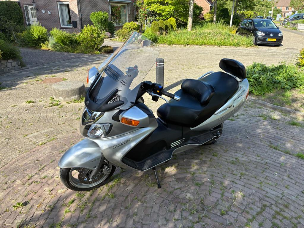 Suzuki Burgman 650 Executive Motorscooter - Zilver, Ophalen of Verzenden, Gebruikt, Maximaal 45 km/u, Benzine