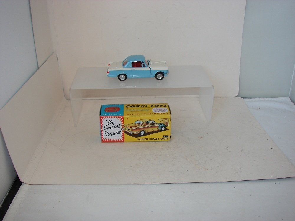 Corgi toys 231 Truimph herald coupe nieuw, Hobby en Vrije tijd, Ophalen of Verzenden, Nieuw, Auto, Corgi