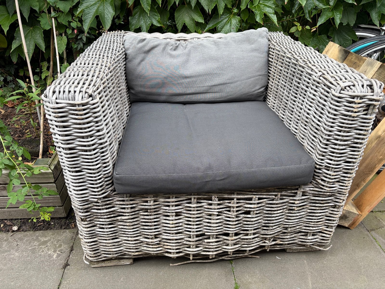2 Comfortabele rieten lounge tuinstoelen met kussens, Tuin en Terras, Ophalen, Gebruikt, Rotan