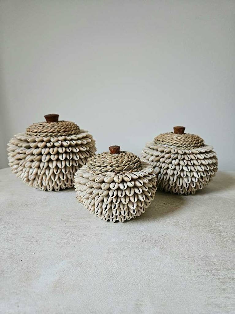 Ronde schelpen bakjes 4 uit Bali, Mand, Rond, Ophalen of Verzenden, Handgemaakt