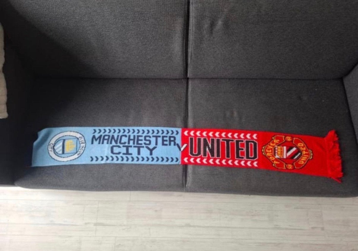 Manchester City Manchester United sjaal, Verzamelen, Ophalen of Verzenden, Zo goed als nieuw, Buitenlandse clubs, Vaantje of Sjaal