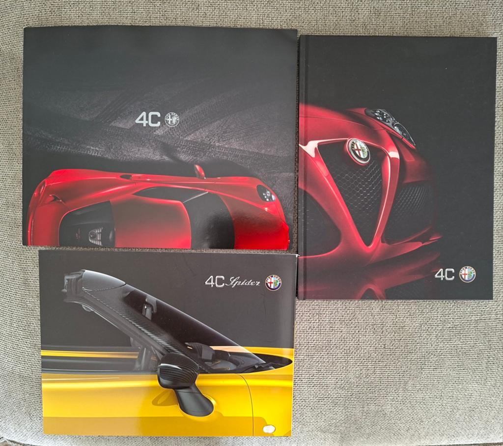 3 Alfa Romeo 4C brochures, Boeken, Ophalen of Verzenden, Gelezen, Alfa Romeo