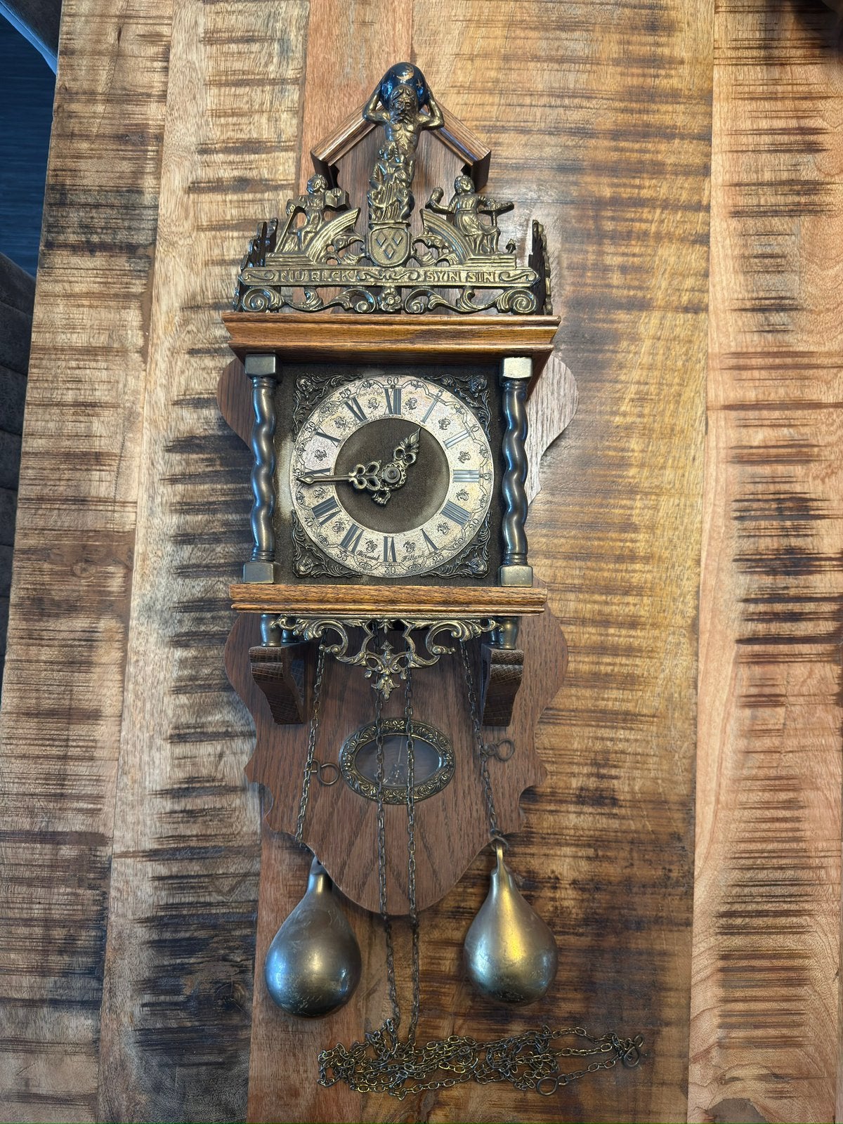 Antieke Klok met fraaie metalen ornamenten, Ophalen