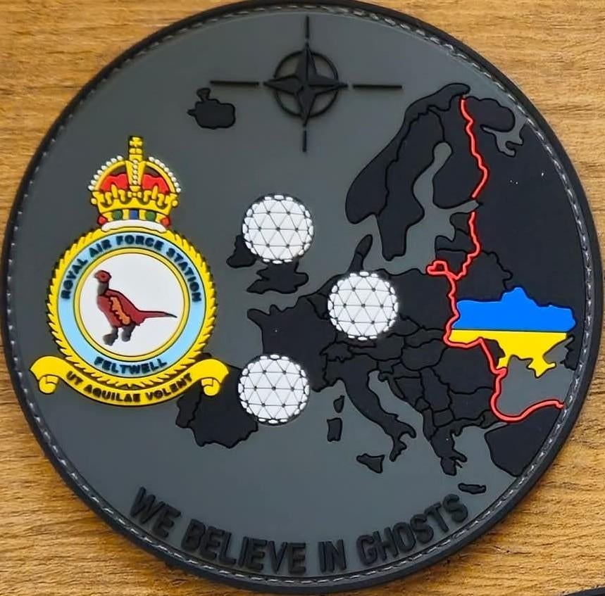 We believe in ghosts embleem - RAF Feltwell, Verzamelen, Ophalen of Verzenden, Luchtmacht, Engeland, Embleem of Badge