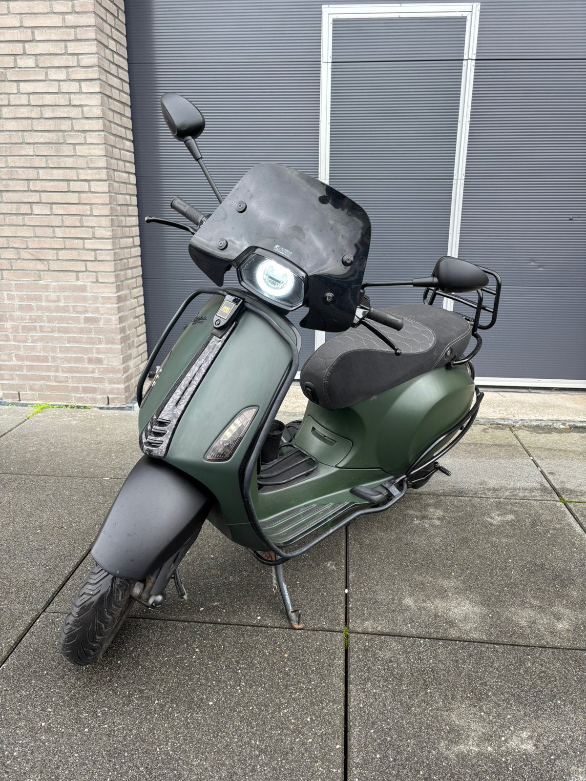 Vespa sprint 125cc brom full option ledjes alarm beugels, Ophalen, Zo goed als nieuw, Benzine, Vespa