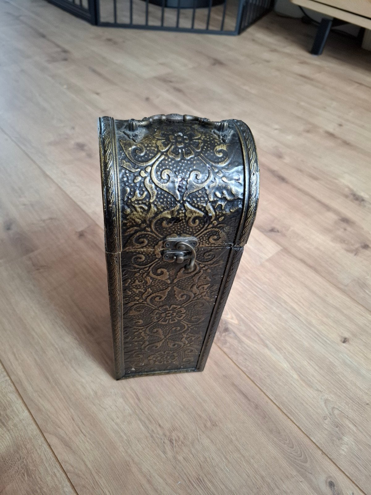 Een decoratieve, vintage houten wijnkist, Ophalen of Verzenden, Gebruikt, 5 – 50, Minder dan 5 flessen