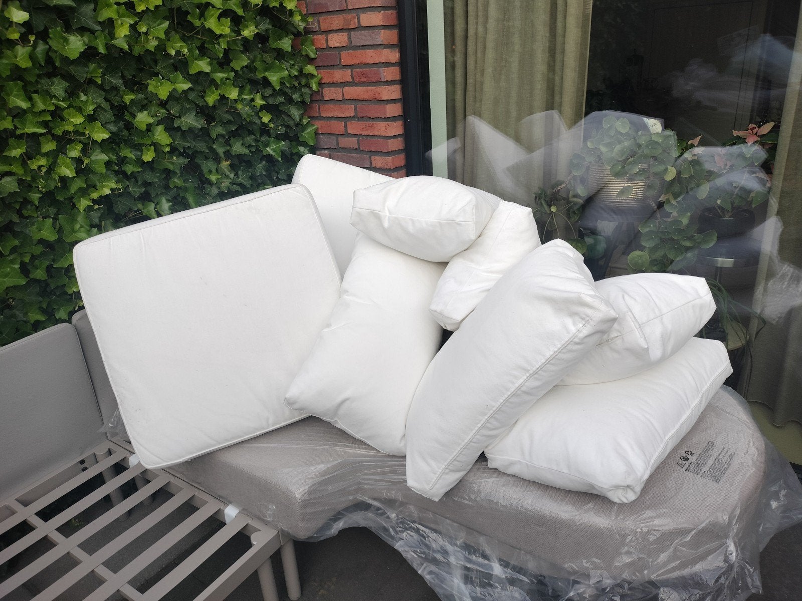 Complete set witte IKEA KUNGSÖ tuinkussens (4 zit, 6 rug), Tuin en Terras, Ophalen