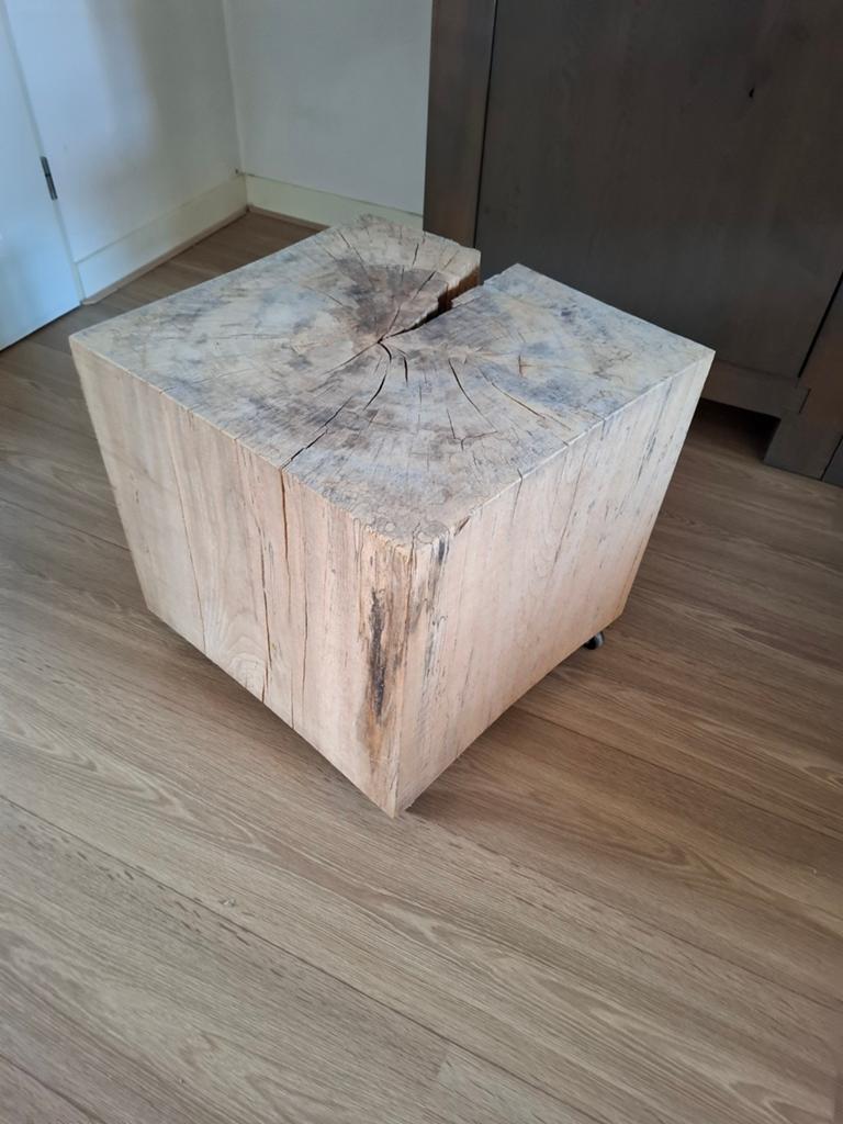 Unieke houten bijzettafel/kruk op wieltjes, Huis en Inrichting, Tafels | Salontafels, Ophalen, Minder dan 50 cm, Gebruikt, Vierkant