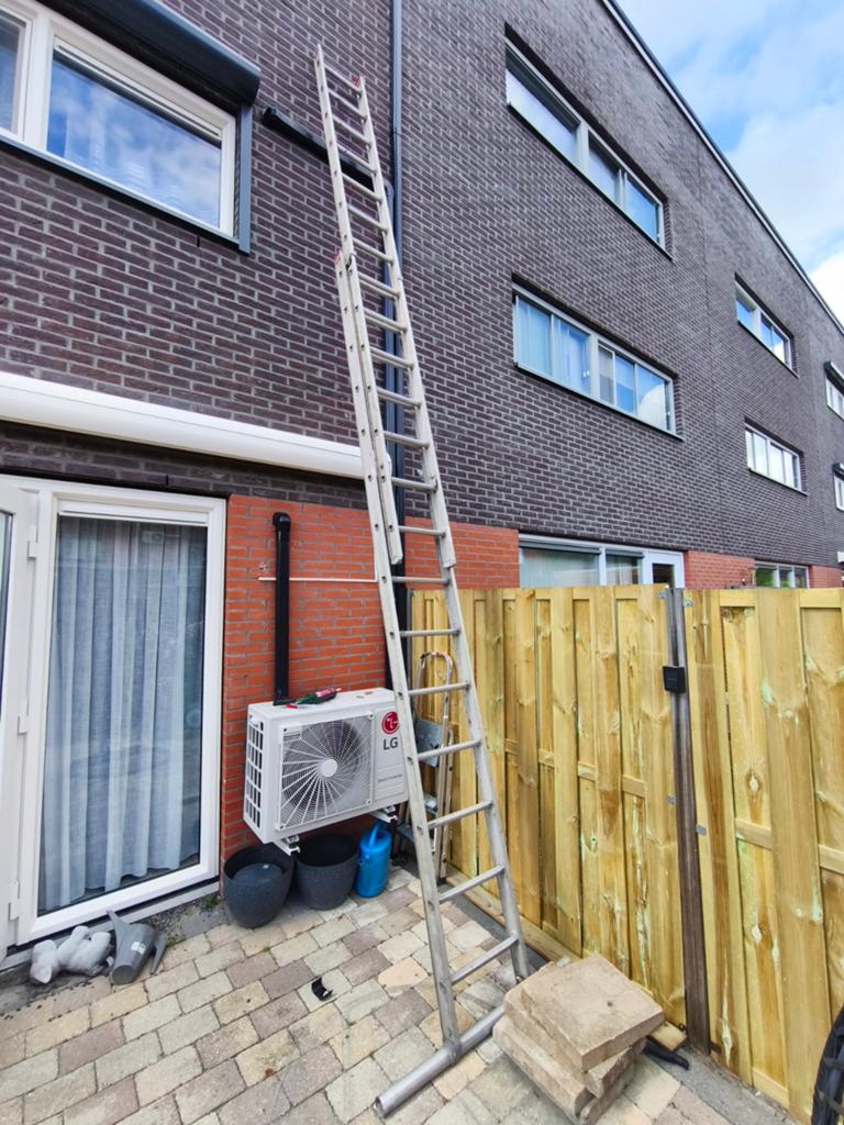 Altrex tweedelige ladder 2x14 sporten, 3.8m per deel, Doe-het-zelf en Verbouw, Ladders en Trappen, Ophalen, Gebruikt, Ladder, Opvouwbaar of Inschuifbaar