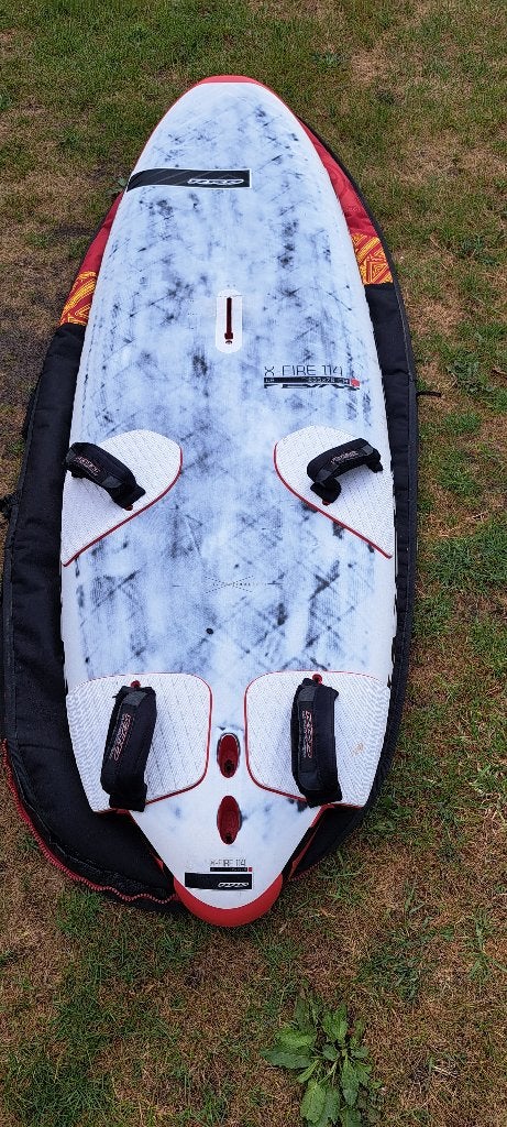 RRD X-Fire V8 slalom windsurfboard – 114 liter, Ophalen, Met voetbanden, RRD, Zo goed als nieuw