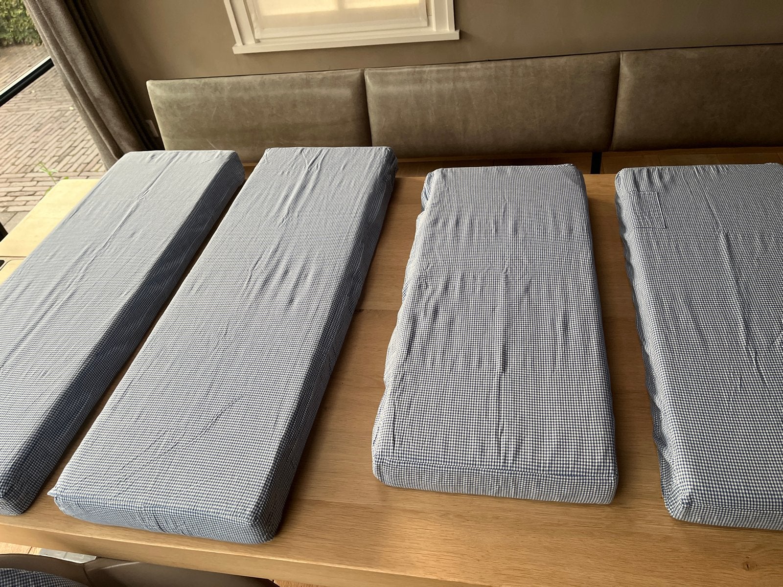 Kussens met blauw-wit geruite hoezen  met rits en hoeslaken, Gebruikt, Blauw, Met print, Vierkant