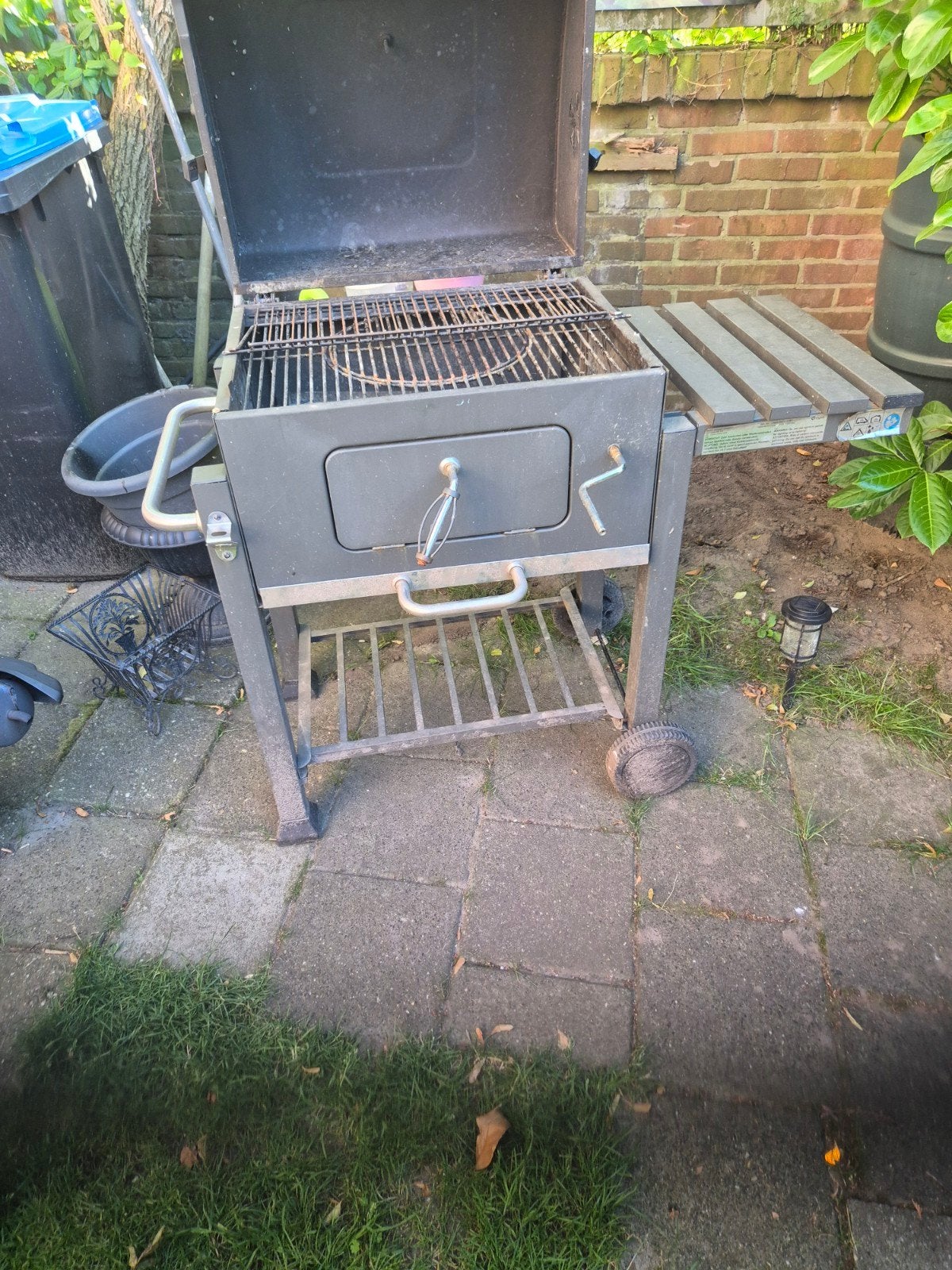Barbeque wel even goed schoonmaken heeft altijd buiten gesta, Ophalen, Gebruikt
