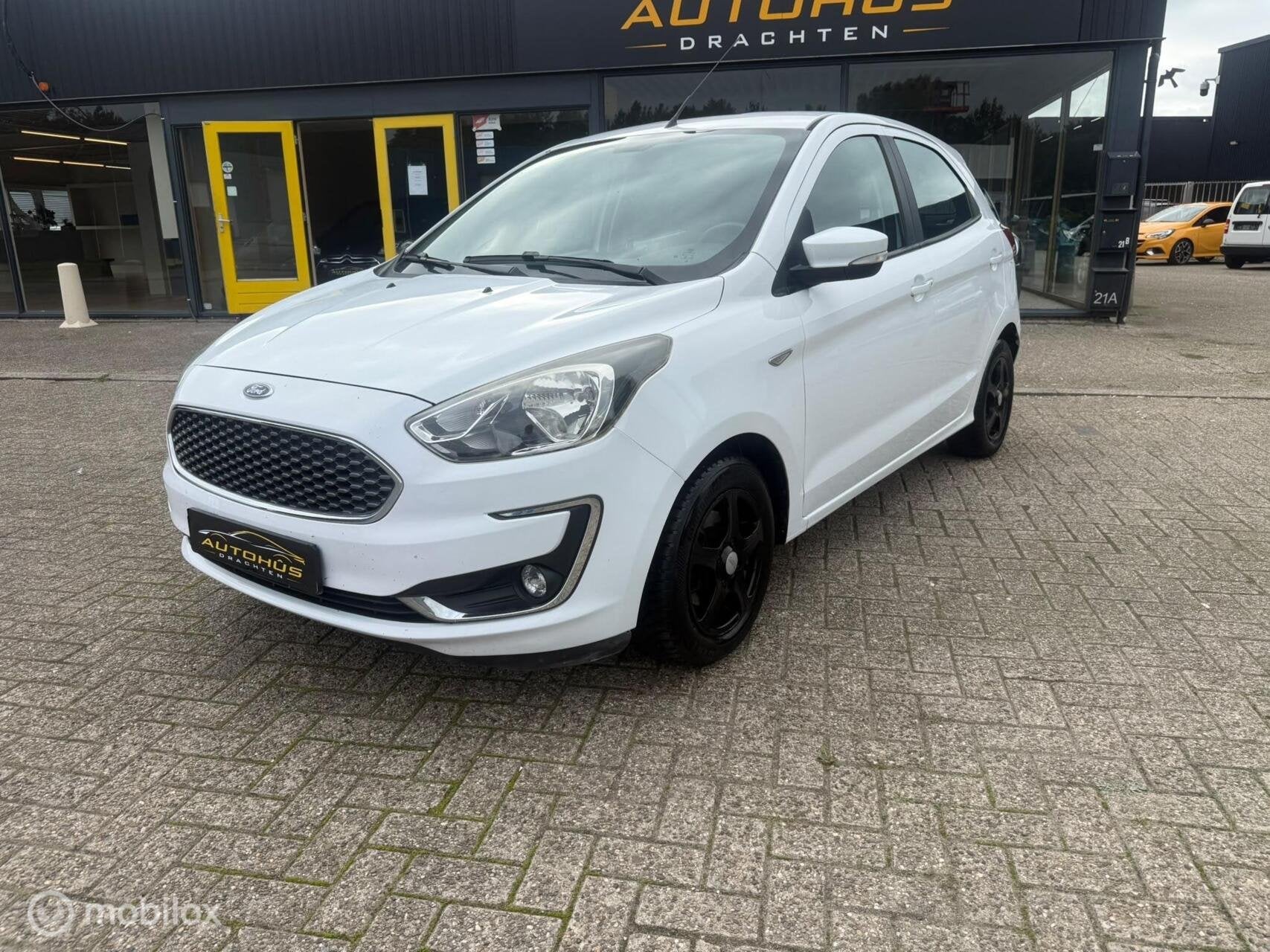 Ford Ka+ 1.2 Titanium Ultimate White airco cruise Parkeersen, Auto's, Voorwielaandrijving, Dealer onderhouden, Gebruikt, 4 cilinders