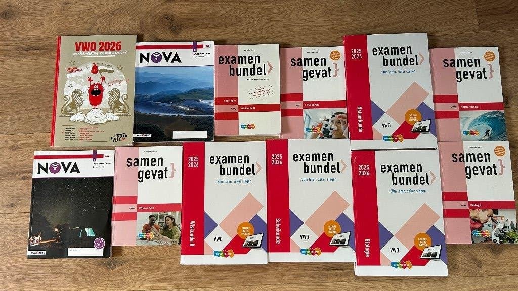 VWO examenoefenbundels + rekenmachine TI-84 +CE python ed., Boeken, Ophalen of Verzenden, Beta, Gelezen, Overige niveaus