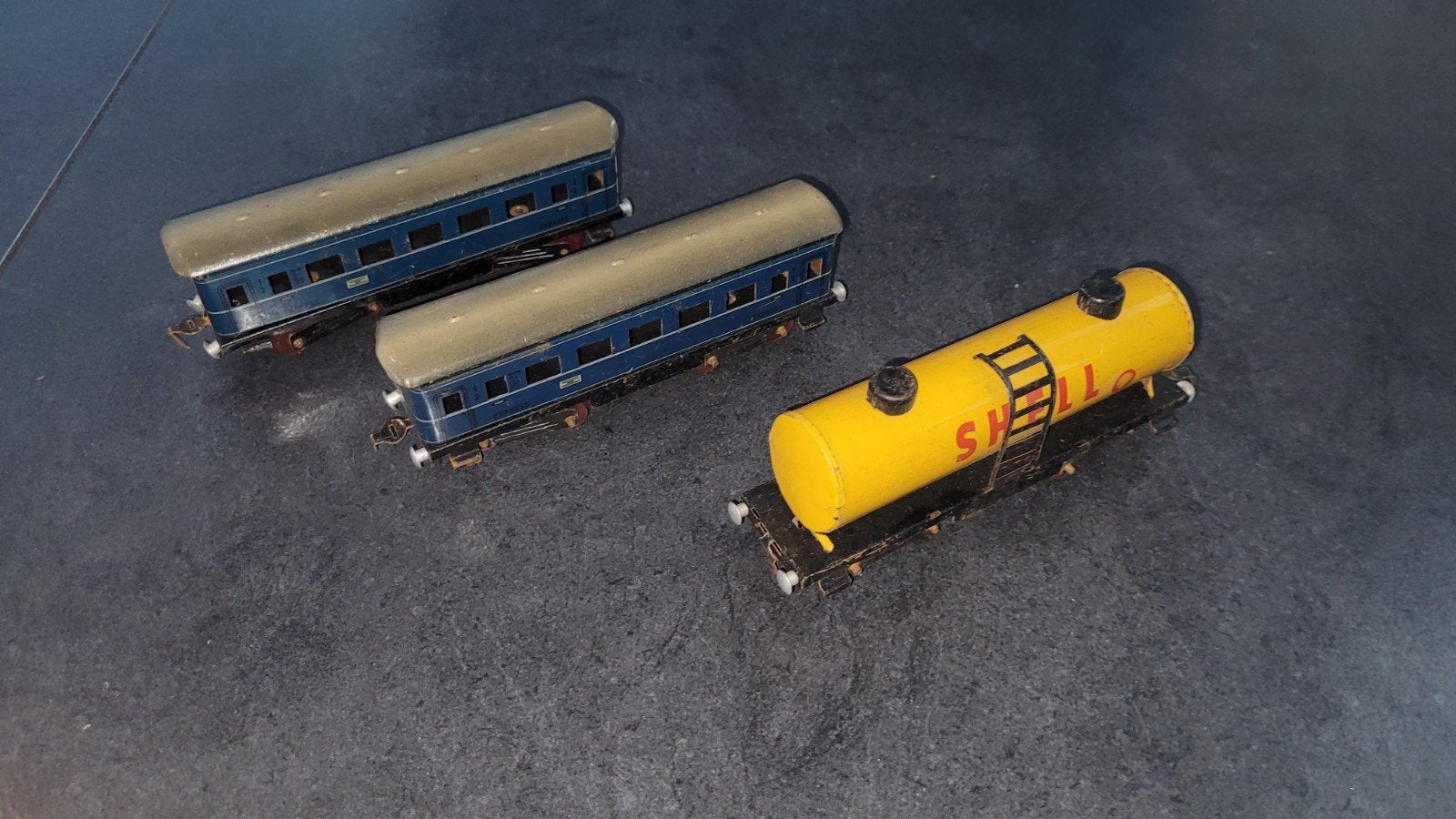 Vintage Marklin Treinwagons: 2x Express Passagiers, 1x Shell, Overige merken, Gebruikt, Gelijkstroom, Wagon