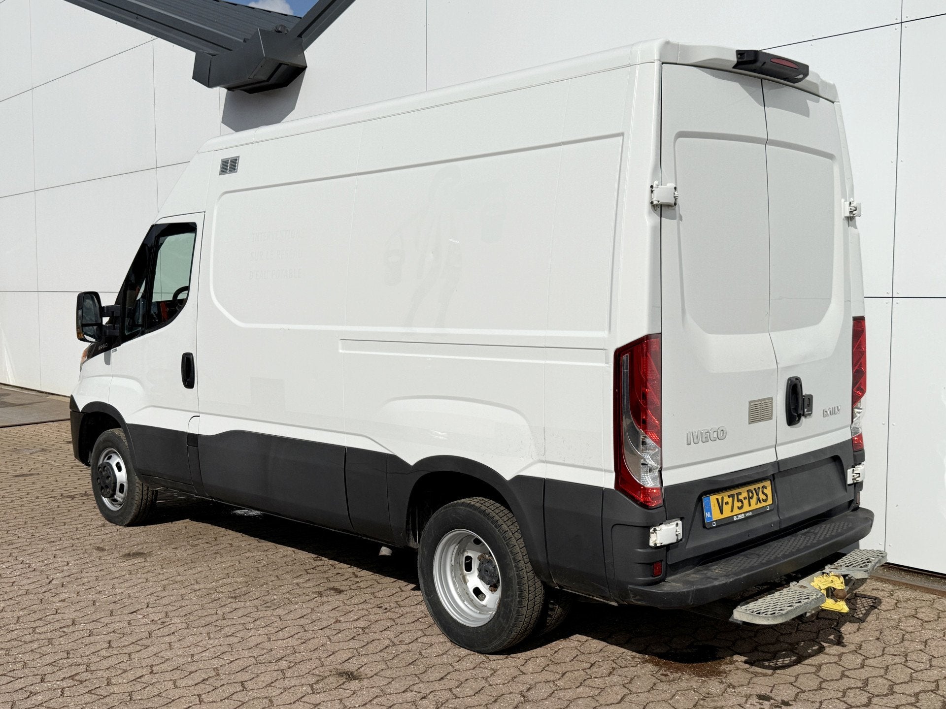 Iveco Daily 35C14 2.3 L2H2 Dubbellucht Airco Cruise control, Gebruikt, Zwart, Iveco, Wit